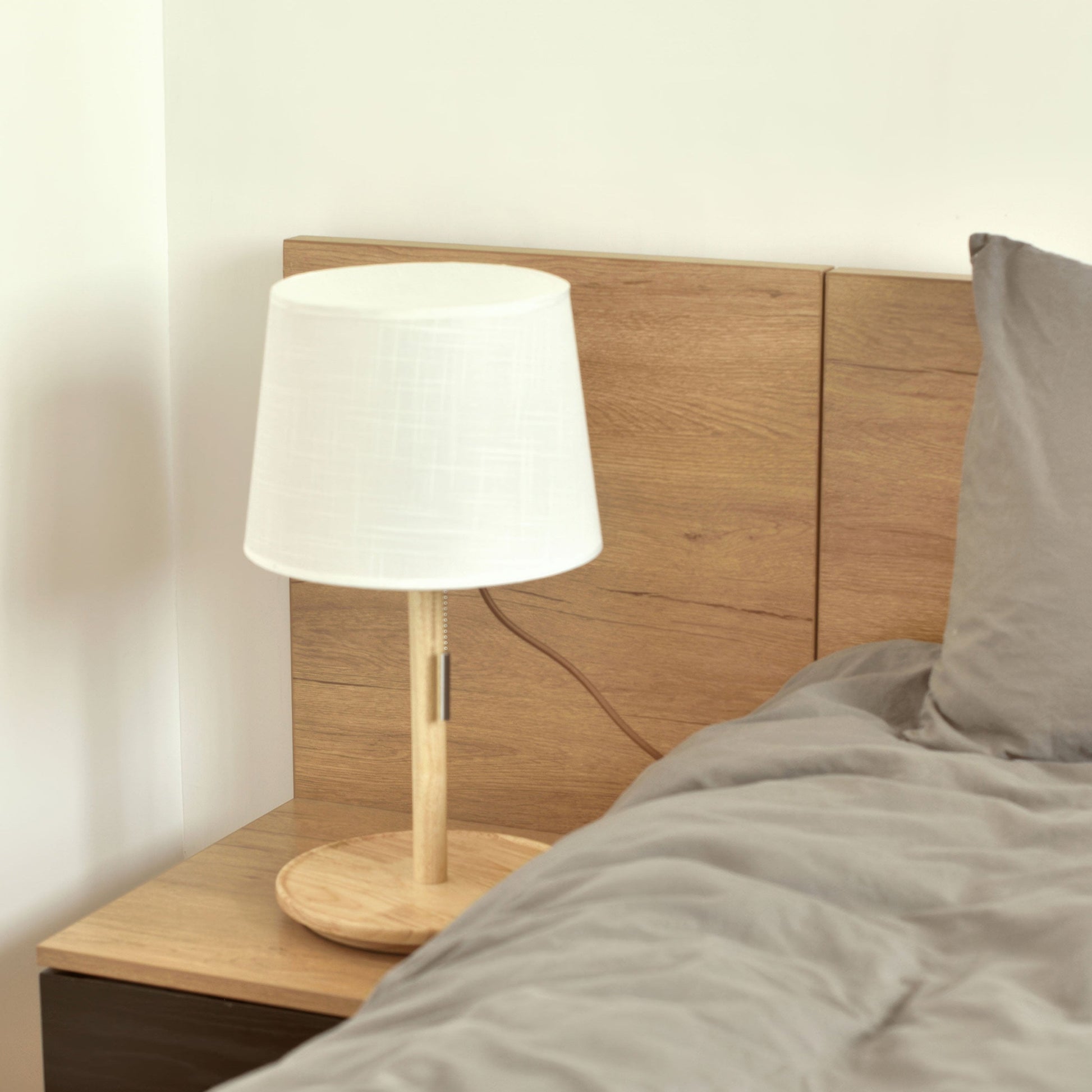 Nordische Walnusslampe | Elegante Tischleuchte für Nachttisch 2