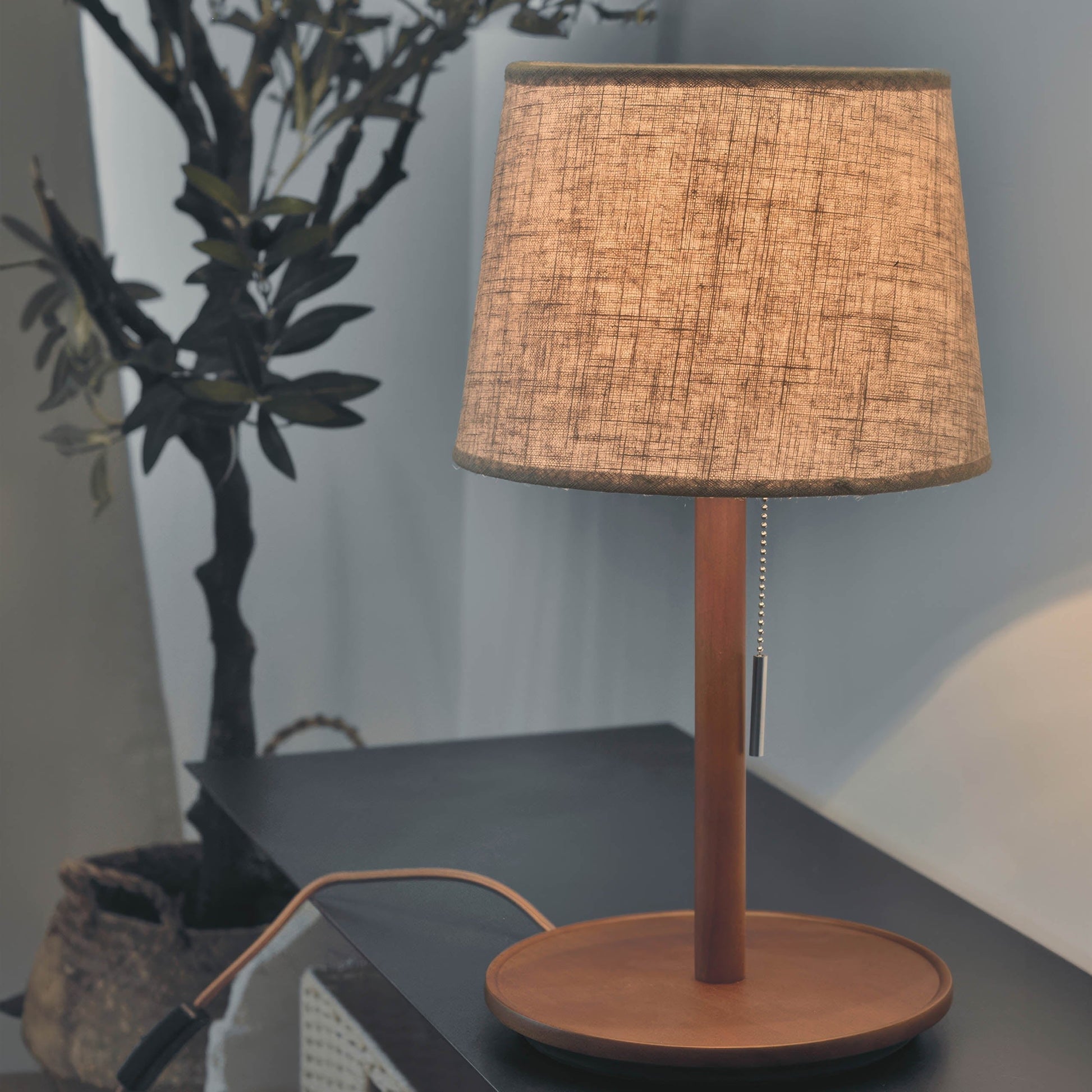 Nordische Walnusslampe | Elegante Tischleuchte für Nachttisch 7